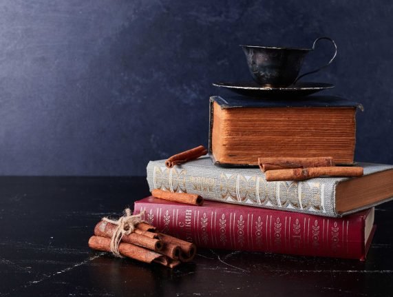 cups-coffee-with-cinnamons-books (1)